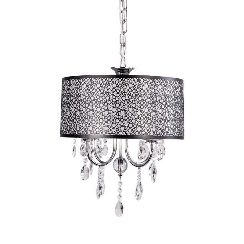 Lampadario classico tradizionale in metallo cromato con cristalli trasparenti