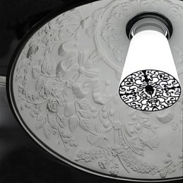 Lampada a sospensione moderna in resina dipinta con paralume in vetro bianco