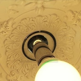 Lampada a sospensione moderna in resina dipinta con paralume in vetro bianco