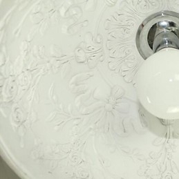 Lampada a sospensione moderna in resina dipinta con paralume in vetro bianco