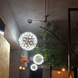 Lampadario a sospensione rotondo contemporaneo Droplight