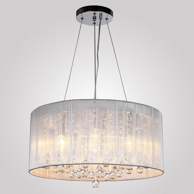 Lampadario classico tradizionale in metallo cromato e cristallo