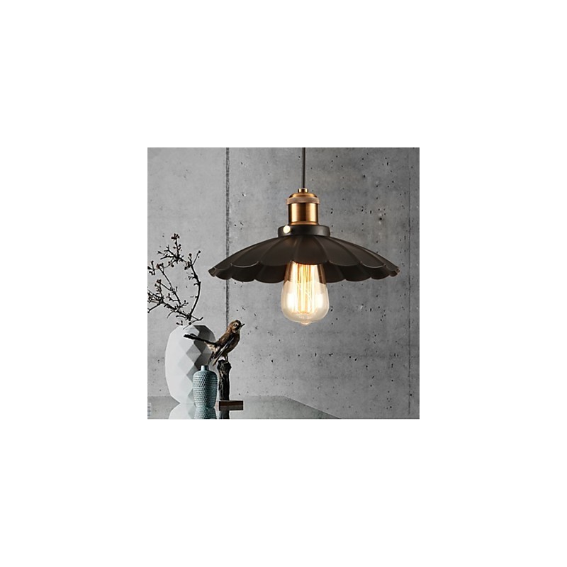 Lampadario a sospensione vintage in ferro battuto con paralume nero
