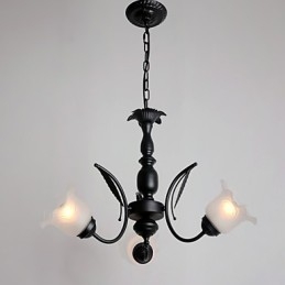 Lampadario classico tradizionale in metallo dipinto con paralume in vetro bianco