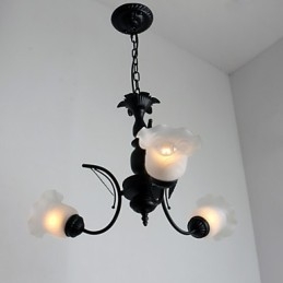 Lampadario classico tradizionale in metallo dipinto con paralume in vetro bianco