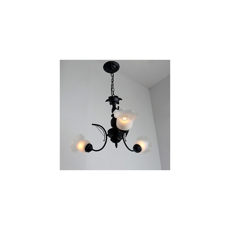 Lampadario classico tradizionale in metallo dipinto con paralume in vetro bianco
