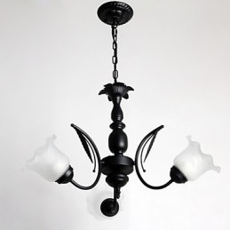 Lampadario classico tradizionale in metallo dipinto con paralume in vetro bianco