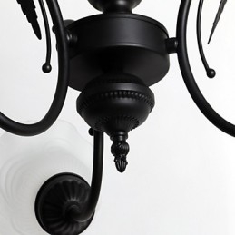 Lampadario classico tradizionale in metallo dipinto con paralume in vetro bianco