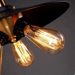 Lampada a sospensione triangolare Copper Head in metallo nero e bianco 36 cm