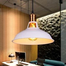 Lampadario rétro in ferro battuto e metallo con finitura bronzo lavorata