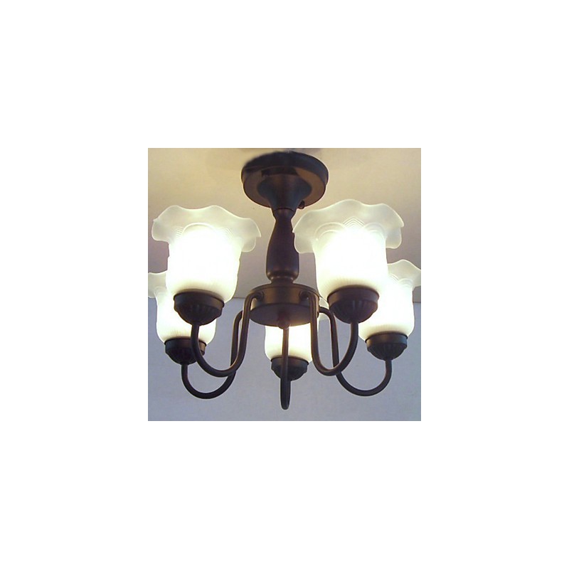 Lampadario classico tradizionale in metallo dipinto con paralume in vetro bianco