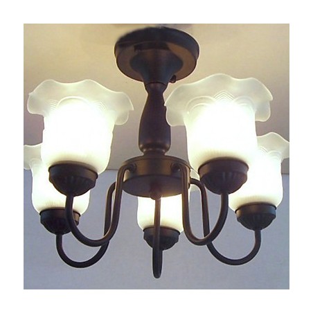 Lampadario classico tradizionale in metallo dipinto con paralume in vetro bianco