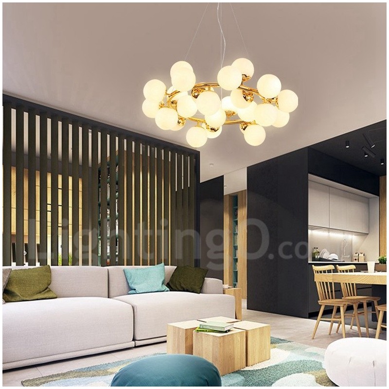 Lampadario contemporaneo a 24 luci con paralumi in vetro