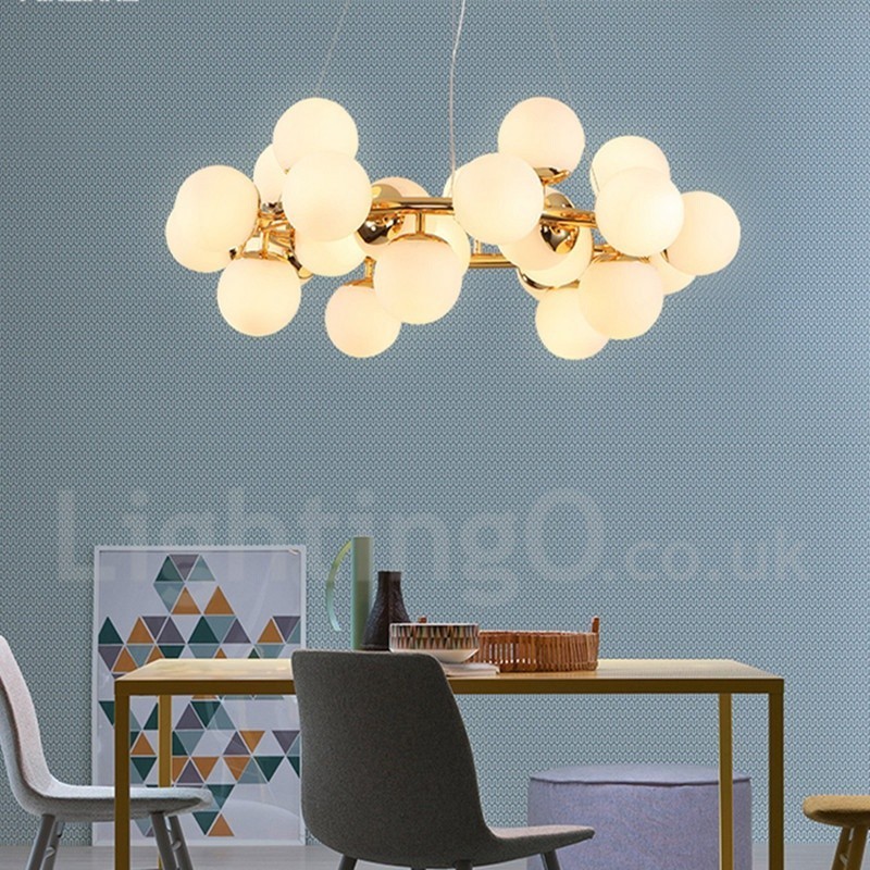 Lampadario contemporaneo a 24 luci con paralumi in vetro
