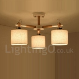 Lampadario contemporaneo a 3 luci in legno con paralume in tessuto a tamburo 54 x 37 cm