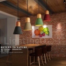 Lampada a sospensione in legno e resina multicolore