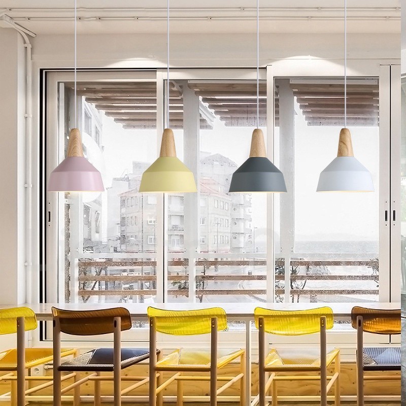 Lampada a sospensione moderna in legno e metallo multicolore
