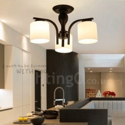 Lampadario country in metallo con 3 luci e paralumi in vetro, base E27