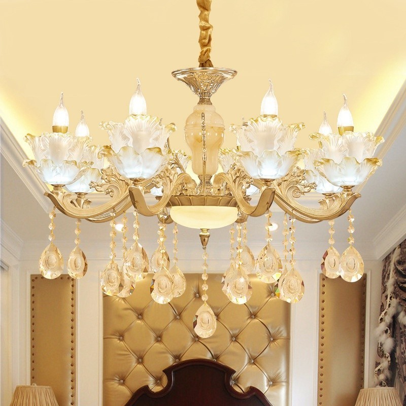 Lampadario classico in metallo con LED integrato 8 luci 80x65 cm