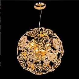 Lampadario a sospensione moderno con sfera in cristallo e dettagli in metallo dorato
