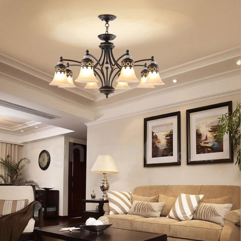 Lampadario classico in metallo con LED integrato 8 luci 93 x 47 cm