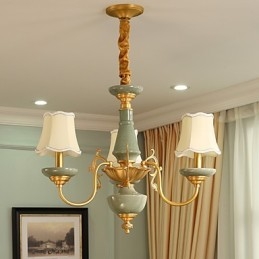 Lampadario rustico in ottone con decorazioni in ceramica OP0