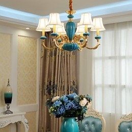 Lampadario in ottone con dettagli in ceramica