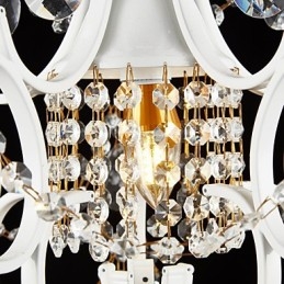 Lampadario moderno in ferro dipinto bianco con cristalli trasparenti