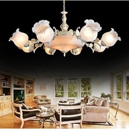Lampadario classico vintage in metallo bianco con dettagli dorati e vetro bianco