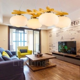 Lampada a sospensione rustica in legno a 4 luci con paralumi in vetro