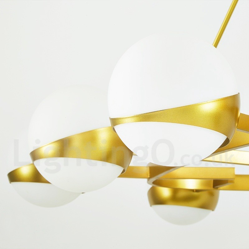 Lampadario moderno contemporaneo a 9 luci placcato rame con paralumi in vetro sferici bianco e oro 110x80 cm