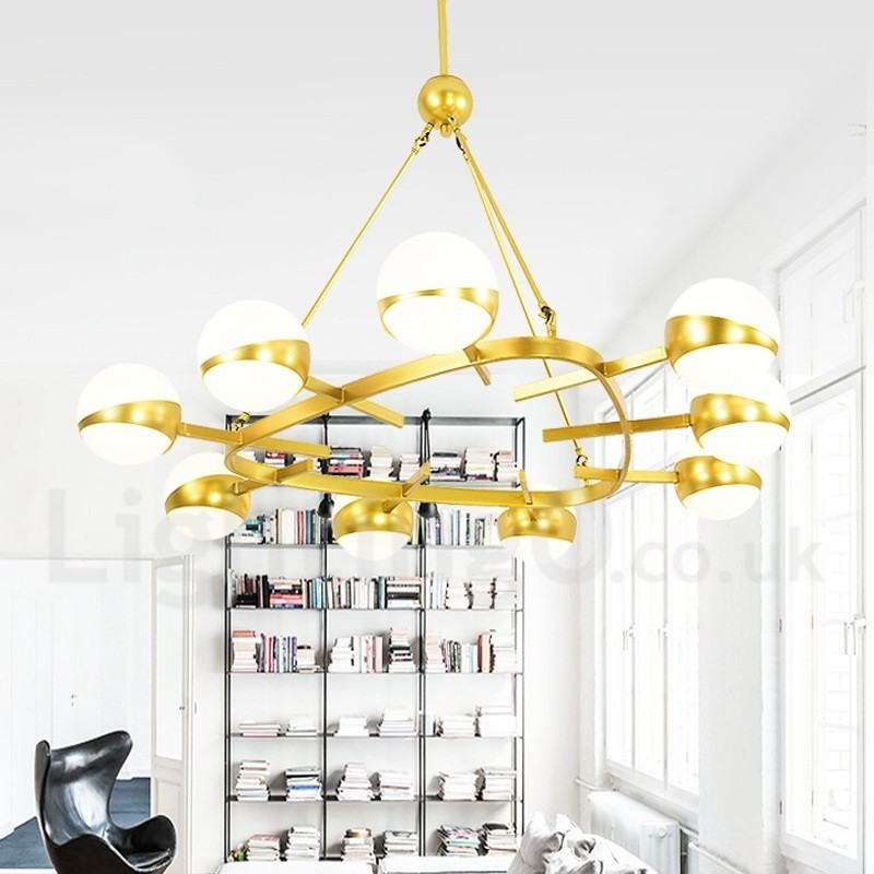 Lampadario moderno contemporaneo a 9 luci placcato rame con paralumi in vetro sferici bianco e oro 110x80 cm