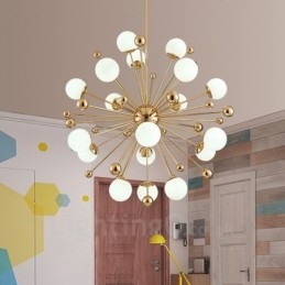Lampadario moderno contemporaneo 18 luci con placcatura in rame e paralumi in vetro a sfera bianca
