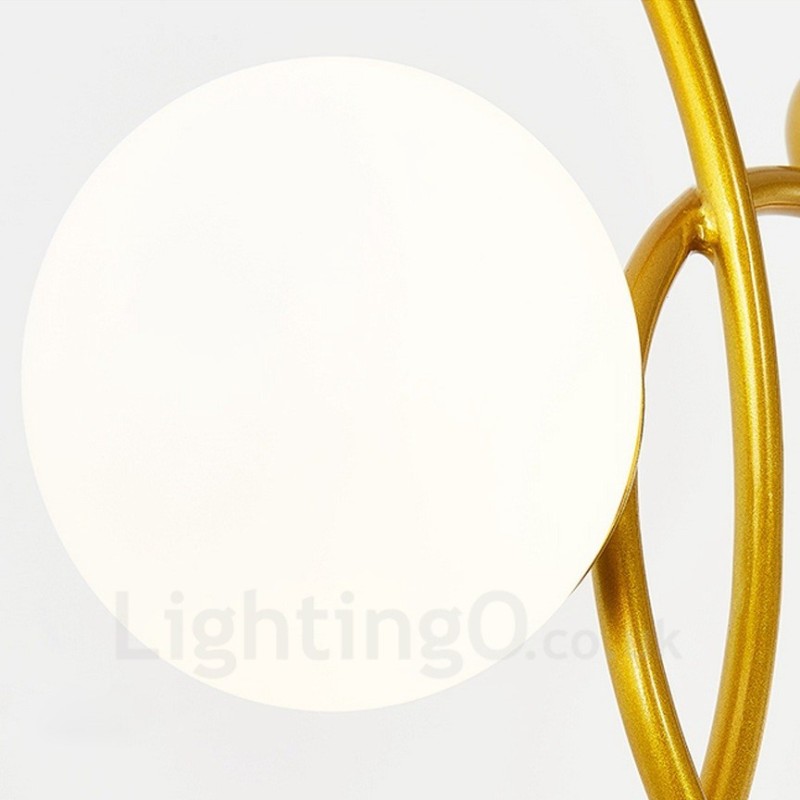 Lampadario moderno contemporaneo a 3 luci placcato rame con paralumi in vetro bianco