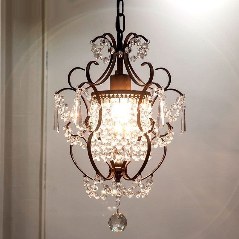 Lampadario in ferro dipinto con cristallo trasparente moderno