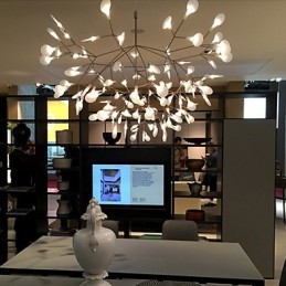 Lampadario moderno minimalista in metallo dorato con LED integrato