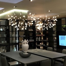 Lampadario moderno minimalista in metallo dorato con LED integrato