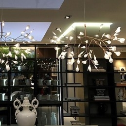 Lampadario moderno minimalista in metallo dorato con LED integrato