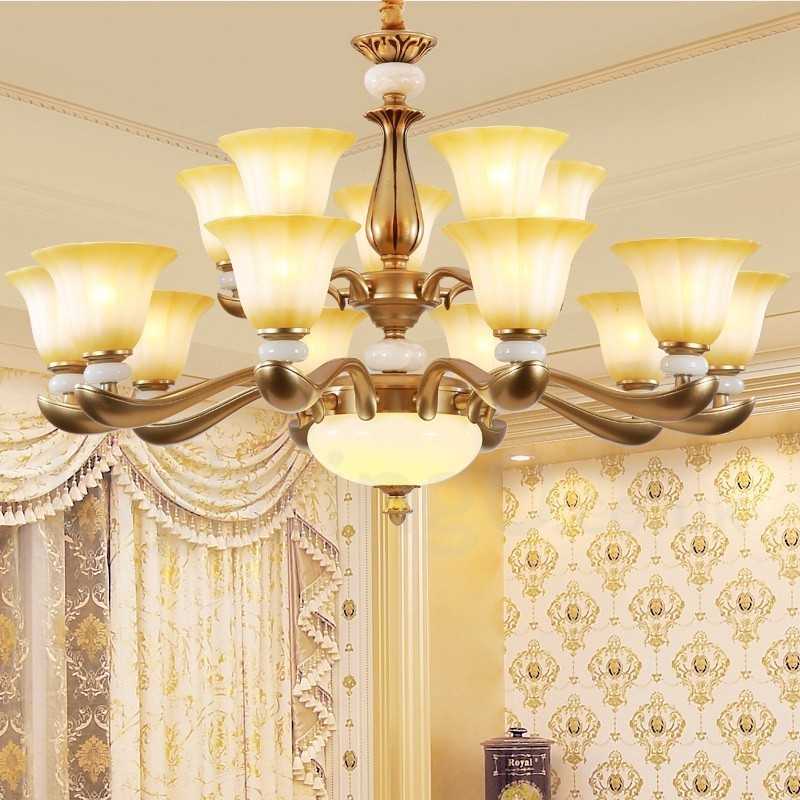 Lampadario retrò tradizionale 15 luci in lega di zinco con paralumi in vetro E27