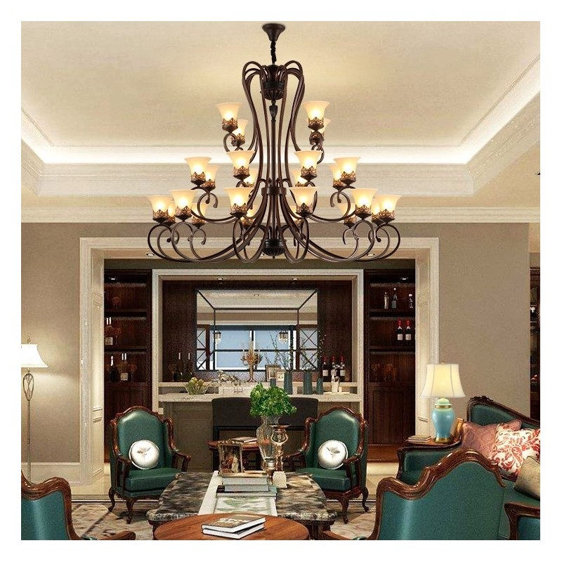 Lampadario vintage country in metallo nero con 24 luci e paralumi in vetro