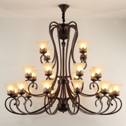Lampadario vintage country in metallo nero con 24 luci e paralumi in vetro