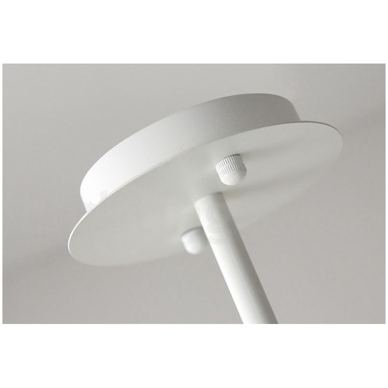 Lampadario moderno contemporaneo a tubi con paralumi in acrilico bianco e nero E14