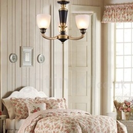 Lampadario a candela in ottone con paralumi in vetro, stile rustico retrò vintage