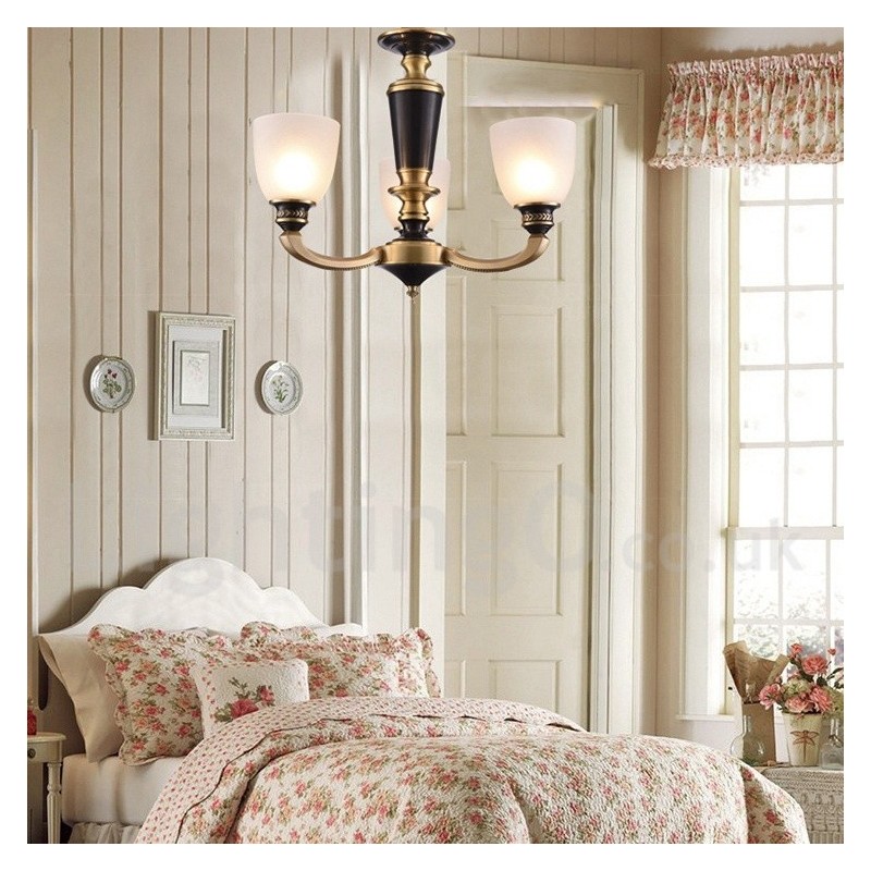 Lampadario a candela in ottone con paralumi in vetro, stile rustico retrò vintage
