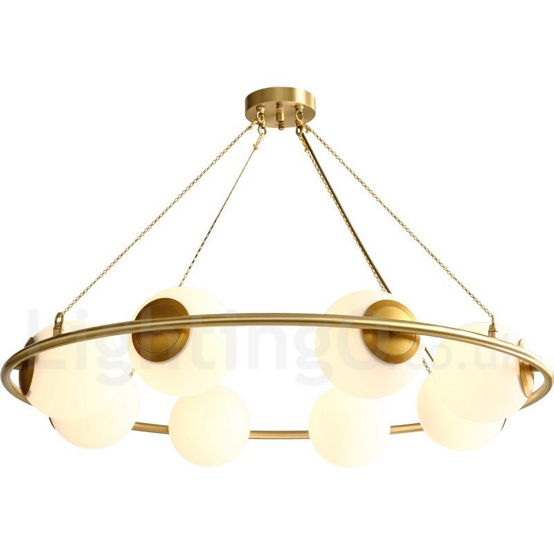 Lampadario rotondo rustico in ottone con paralumi bianchi e LED integrato