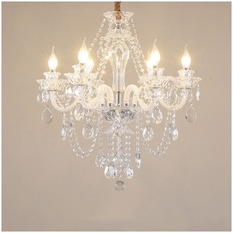 Lampadario in cristallo trasparente a 6 luci con braccia bianche