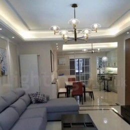 Lampadario a 6 luci oro e nero con paralumi in vetro trasparente