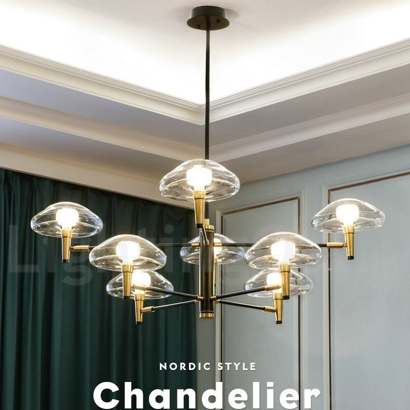 Lampadario classico a 8 luci con finitura elettrolitica e paralumi in vetro
