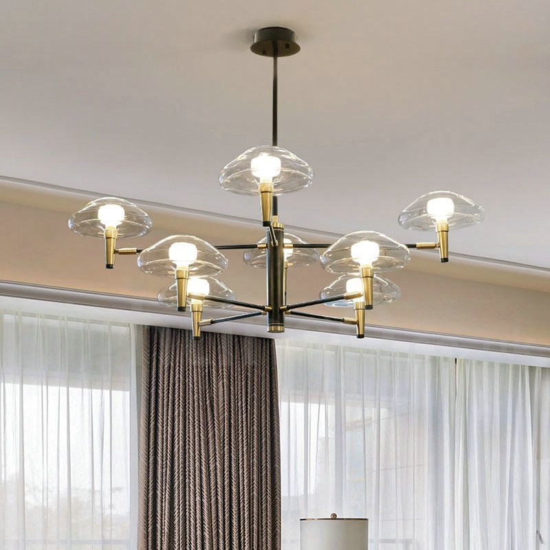 Lampadario classico a 8 luci con finitura elettrolitica e paralumi in vetro