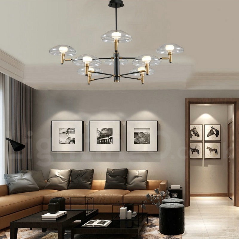 Lampadario classico a 8 luci con finitura elettrolitica e paralumi in vetro